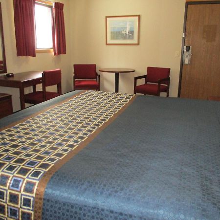 Travelodge By Wyndham Spirit Lake/Okoboji Bagian luar foto